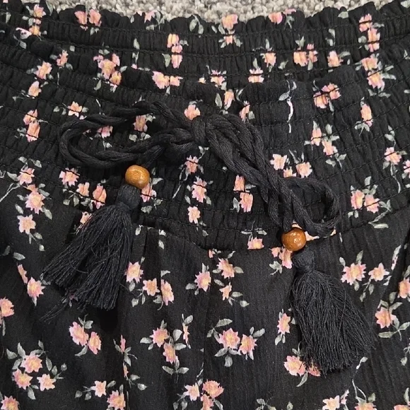 No Boundaries Black Shorts with Pink Floral Design Elastic Waistband Size XXL - Picture 2 of 4